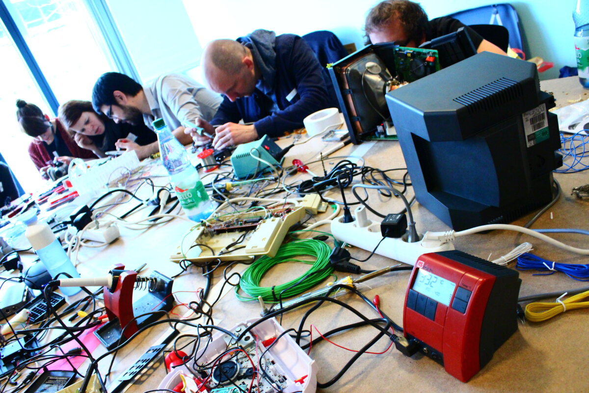 Impression of the workshop "E-Waste"