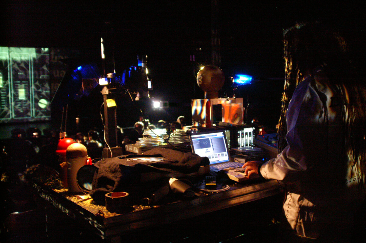 Resonant20 Memory20 Traces204