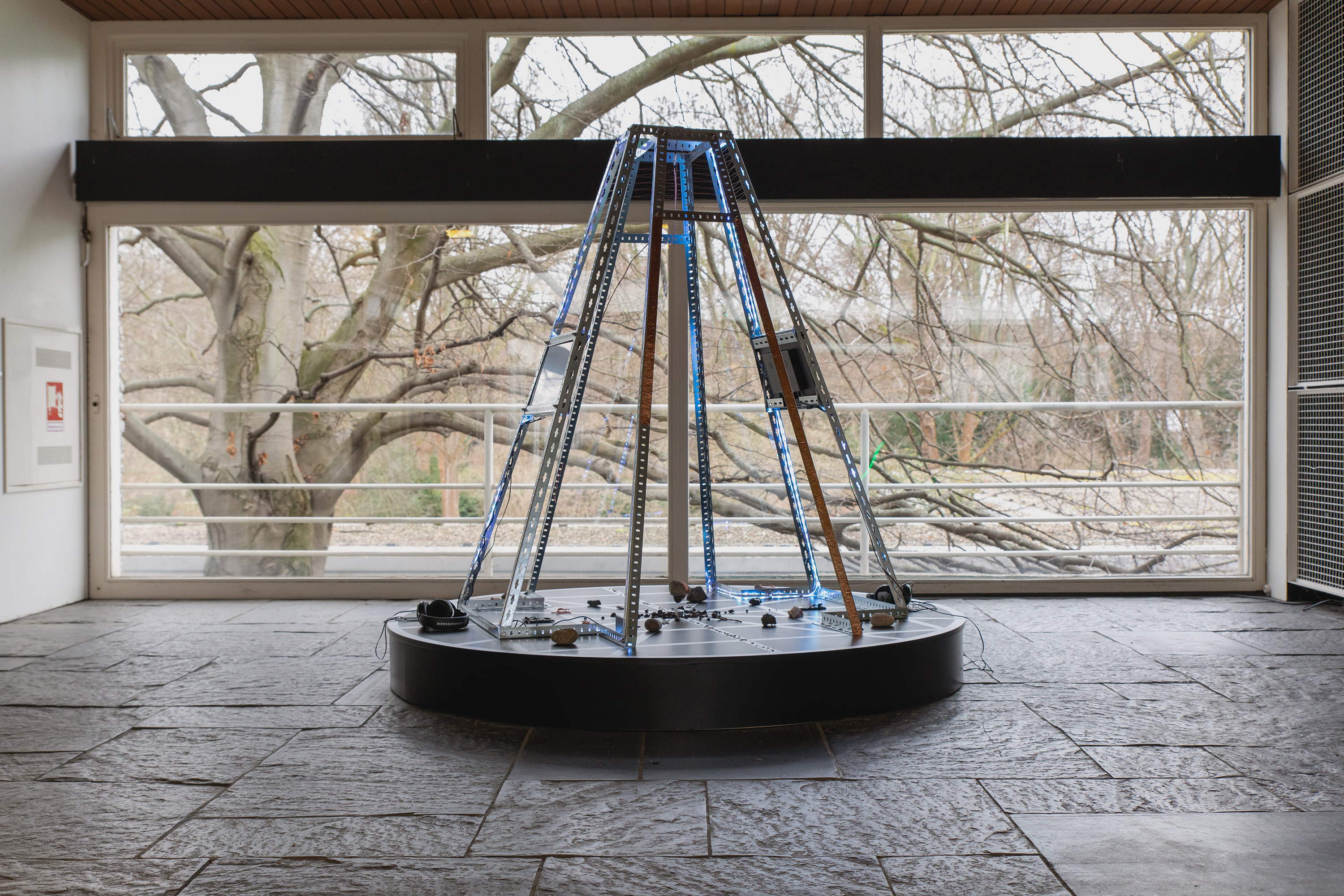 Installation shot Elisa Balmaceda Líneas de poder Powerlines 2023 photo by Silke Briel 01 Installation shot Elisa Balmaceda Líneas de poder Powerlines 2023 photo by Silke Briel 01